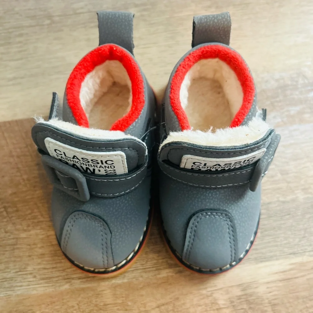 Classic Fashion Brand Raw 3301 Kids Gray Boots with fur.Size 5.